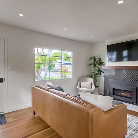 Newly Renovated Pacific Beach Home With Private Yard And Ac